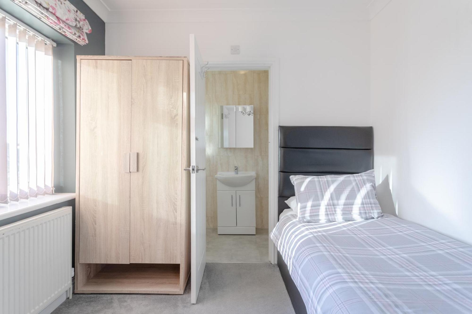 Apple House Wembley Guest house *